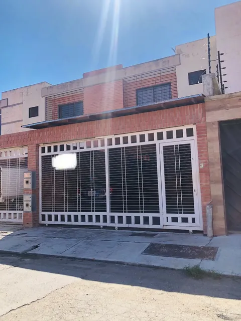 Casa En Urb Quintas Del Norte De Naguanagua Bonita Y Moderna Tipo Townhouse Jose Felix