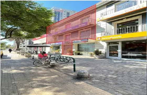 Amplio Local Comercial A Pasos De Plaza Ñuñoa