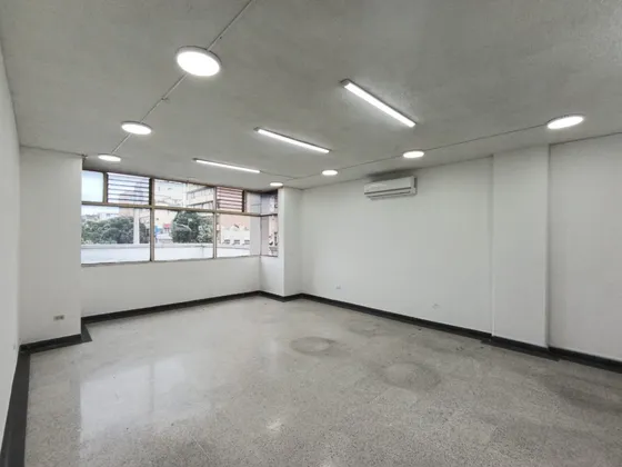 Oficina En Arriendo En Centro. Cod A23681