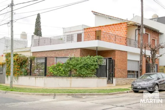 Chalet En Una Planta Reciclado Hace Tres Años.
