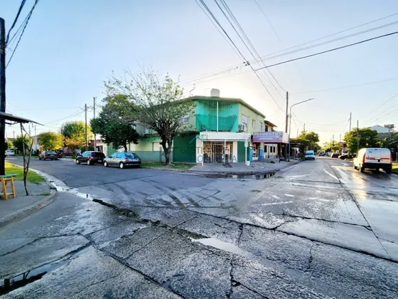2 Locales + 6 Departamentos 