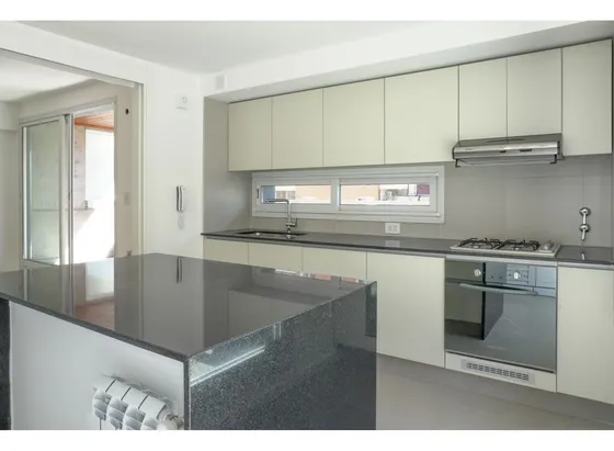 Departamento En Venta 3 Dormitorios, Terraza Exclusiva Y Cochera En Barrio Martin