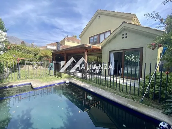 Impecable Casa En Venta Calle Tranquila 5 Dormitorios.