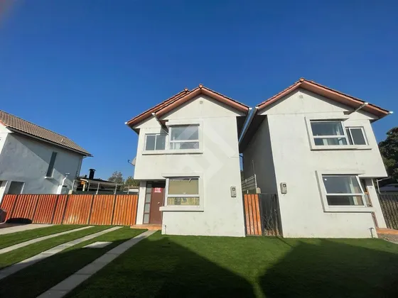 Casa En Venta De 3 Dorm. En Peñaflor Aislada