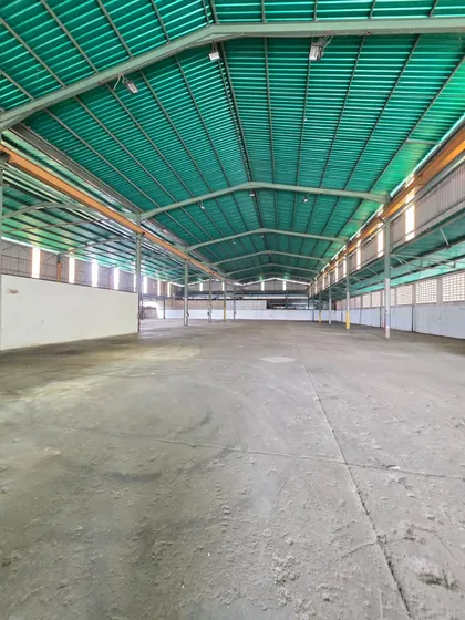 Se Alquila  Galpón En La Zona Industrial Los Guayos (paraparal). Rp 