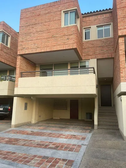 (hl28) Vendo Hermoso Town House En Colinas De Guataparo En Res Vista Lago 