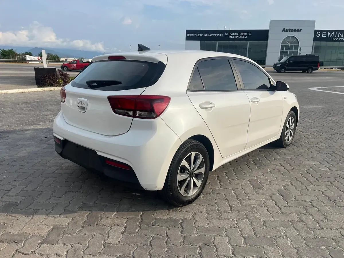Kia Rio 2023 5p Lx L4/1.6 Aut