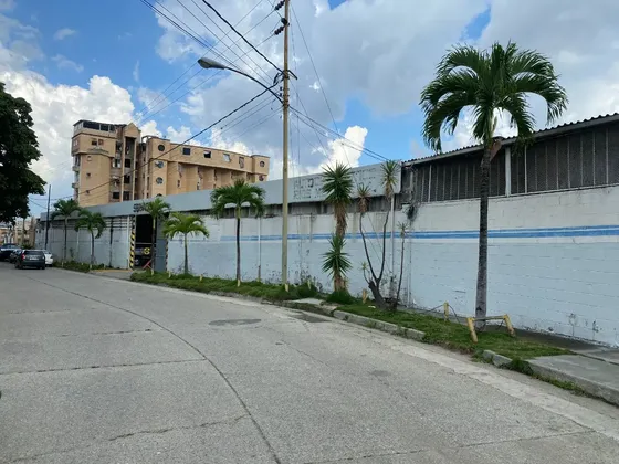 Galpon Industrial En La Yaguara Con Un Area De 2000 M2 Acropolis