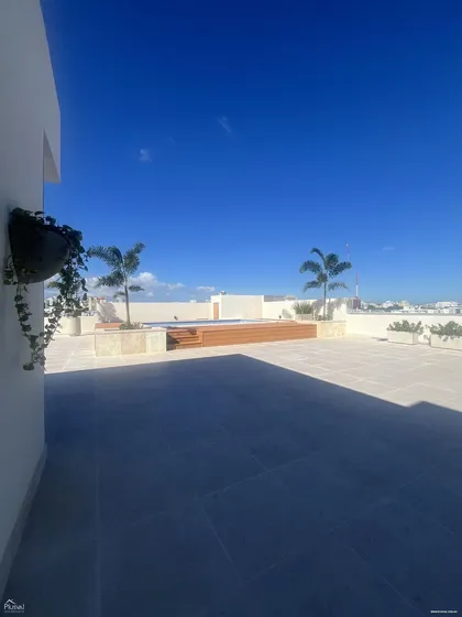 Apartamento En Alquiler Amueblado En La Zona Universitaria En Piso Alto Y Con Vi