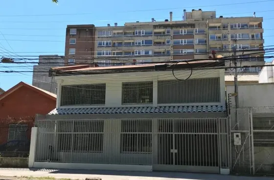 Excelente Local Comercial En Victor Lamas