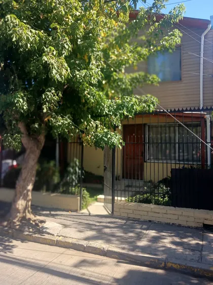 Hermosa Casa De Esquina 2 Pisos En Maipú (156970)