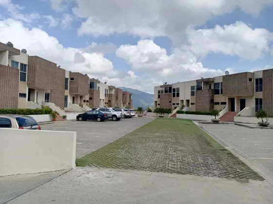 Angelica Acosta Vende Townhouse En Obra Blanca En Residencias Altos De Acarigua Mañongo