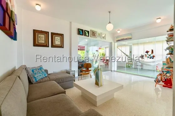 Townhouse San Roman Mls #25-22953 Sc