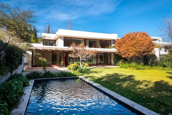 Casa En Venta De 6 Dorm. En Las Condes