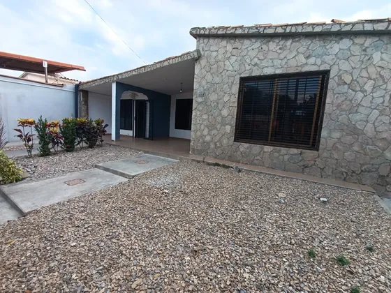 Casa Comercial En Venta Y Alquiler Guacara Ciudad Alianza 