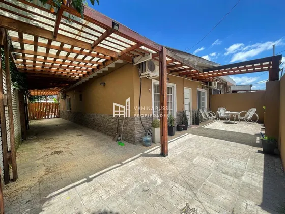Venta Casa 2 Dormitorios Santa Isabel Con Cochera