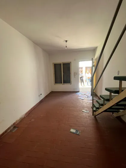 Duplex De 2 Ambientes A Refaccionar En Lomas Del Mirador