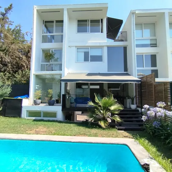 Moderna Casa A Los Pies De Cerro En Peñalolen