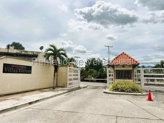 En Venta Apartamento En Urbanismo Cerrado (villas Geicas)  Pb, Ubicado En La Morita #25-24332 Rm