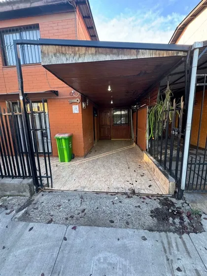 Propiedad Ampliada Y Regularizada Dentro De Micro Barrio.-