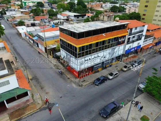 Maikelly Zabala Te Ofrece, Increíble Edificio Comercial En Venta Con Ubicación Av Venezuela Barquisimeto, Flex: 25-3591, Cuenta Con Un Local Comercial, Tanque De Agua, Mz