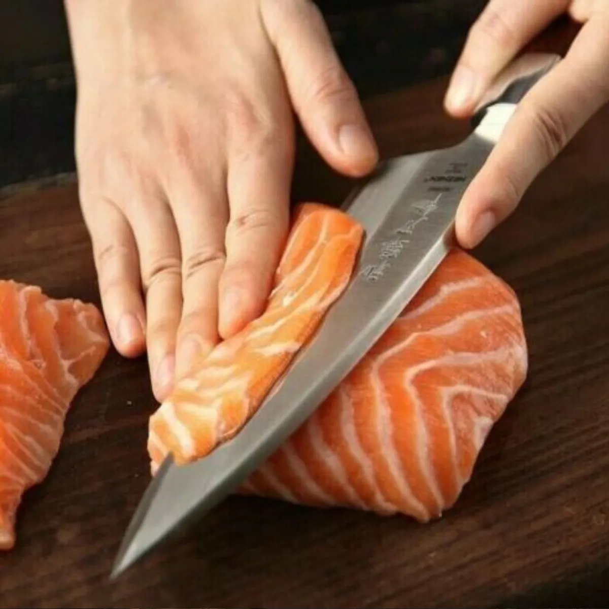 Imagem 5 de 6 de Faca Profissional Sushi Sashimi Lamina 20 Cm Aço Inox- C/nfe