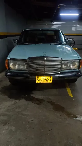 Mercedez 200 Sedan Color Azul Cielo. Original