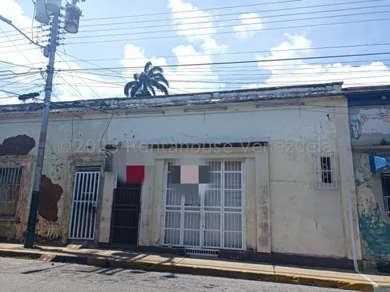 Jv Vende Haz Realidad Tu Sueño: Casa Quinta Espaciosa Y Luminosa En Zona Cotizada, Ideal Para Disfrutar De La Tranquilidad Y La Cercanía A La Ciudad. 25-8374 Jun11