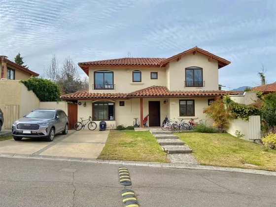 Casa En Condominio De 5 Dorm. En Valle Dehesa Lo Barnechea