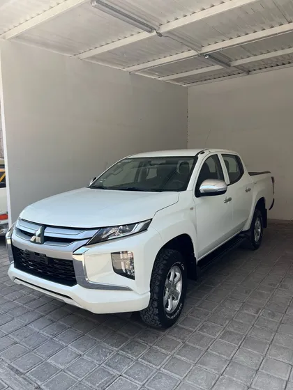 Mitsubishi L200 2.4 Cd Glx 4x4 Mt
