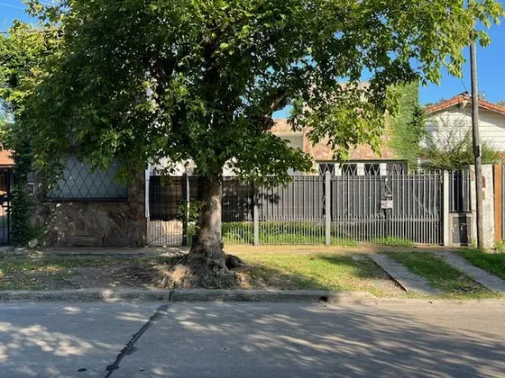 Casa En Alquiler En Manuel B. Gonnet - Dacal Bienes Raíces