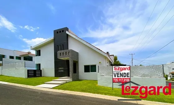 En Venta Comoda Casa De Dos Niveles En Lomas De Cocoyoc