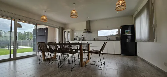 Casa En Venta Con Pileta City Bell