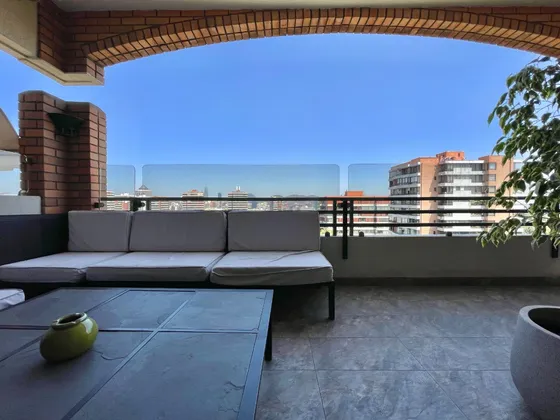 Luis Carrera I Penthouse I 4d + 3b I Remodelado I Gran Vista