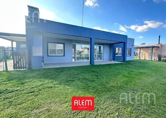 Casa De 4 Dormitorios En Venta En Lagos De Canning