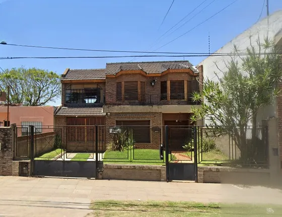 Casa Céntrica De 2 Plantas Sobre Calle Pueyrredón...