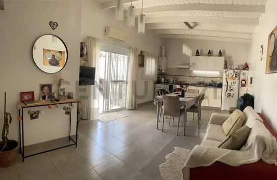 Venta De Ph 3 Ambientes Con Patio En Piñeyro, Avellaneda.