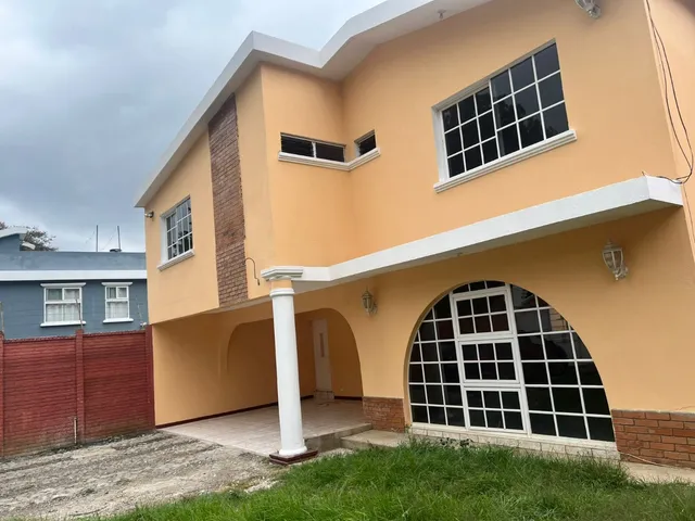 Casa En Renta En Condominio San Lucas Sacatepéquez