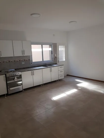 Departamento 3 Ambientes Av. Hipolito Yrigoyen 2240