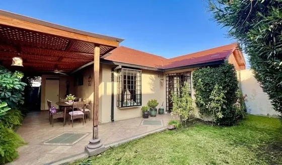 Casa Gran Potencial, Calle Tranquila Residencial. Remodelar
