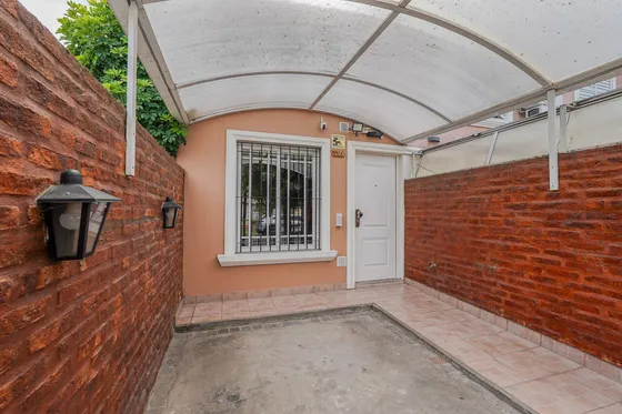 Duplex De 3 Ambientes Con Patio Y Cochera
