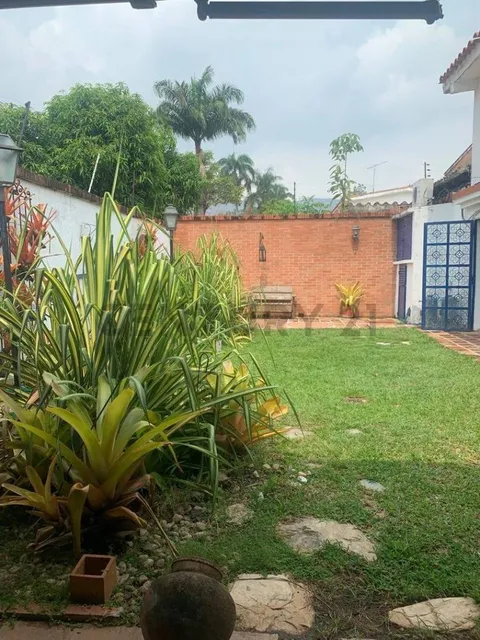 En Venta Casa Ubicada En Calle Principal De La Viña.
