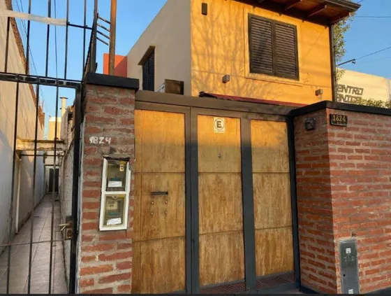 Dúplex En Venta - 2 Dormitorios 2 Baños - Los Hornos 