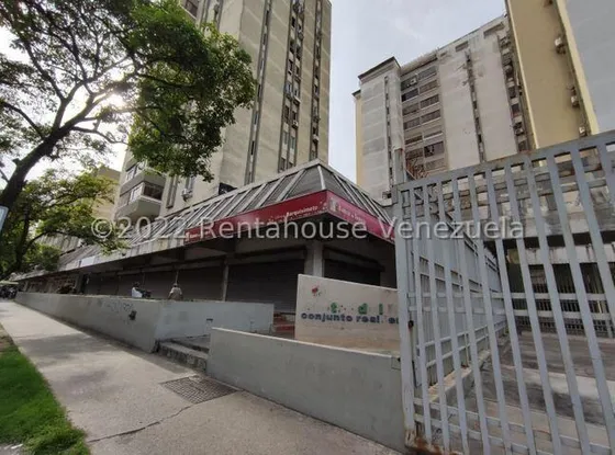 Ivonne Bracho Vende Amplio Y Remodelado Apartamento En Ubicación Estratégica En El Este De Barquisimeto.  #25-5708