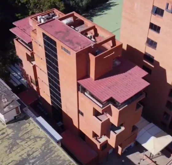 Edificio Centro Empresarial En Las Mercedes 3410