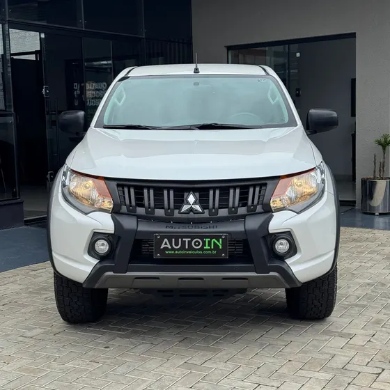 Mitsubishi L200 Tri. Outd. Glx 2.4 Cd 4x4 Die. Mec.