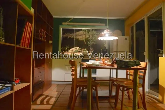 Anexo En Alquiler En Colinas De Bello Monte Con Terraza Y Amoblado