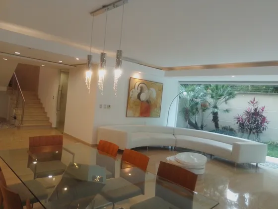 Se Alquila Apartamento Duplex, Planta Baja Totalmente Amoblado De Lujo 500 Metros, Edf. Nuevo.