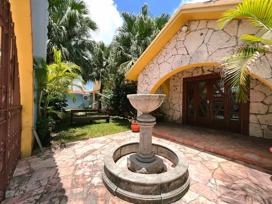 Casa Con Departamentos