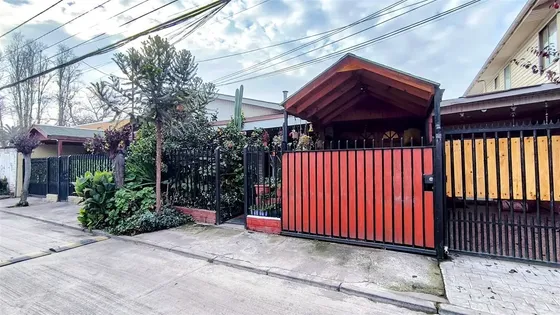 Casa En Venta De 3 Dorm. En Maipú